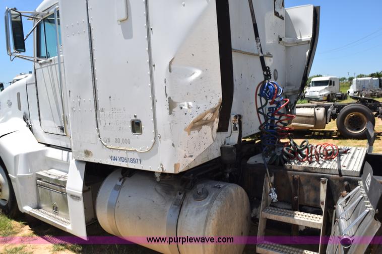 image for item K6130 2000 Peterbilt 377 semi truck