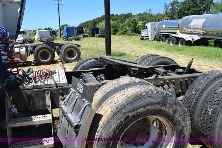 image for item K6130 2000 Peterbilt 377 semi truck