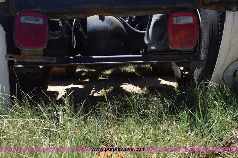 image for item K6130 2000 Peterbilt 377 semi truck