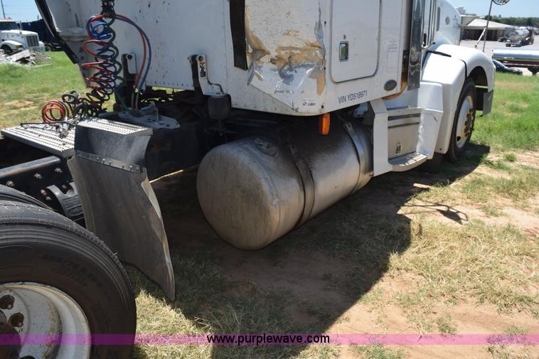 image for item K6130 2000 Peterbilt 377 semi truck