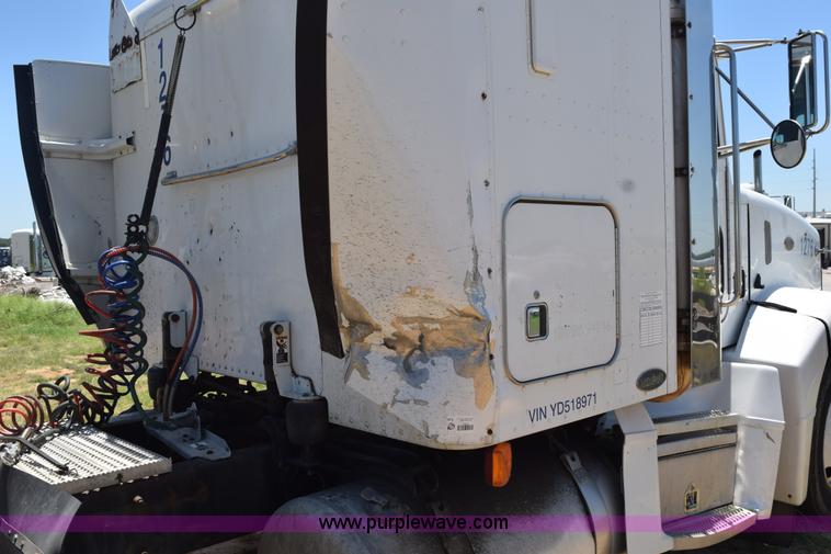 image for item K6130 2000 Peterbilt 377 semi truck