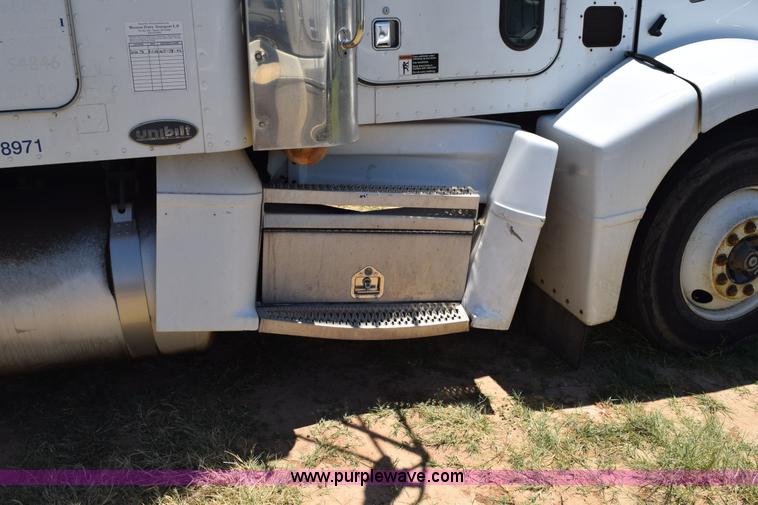 image for item K6130 2000 Peterbilt 377 semi truck