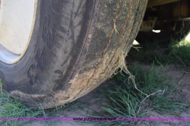 image for item K6130 2000 Peterbilt 377 semi truck