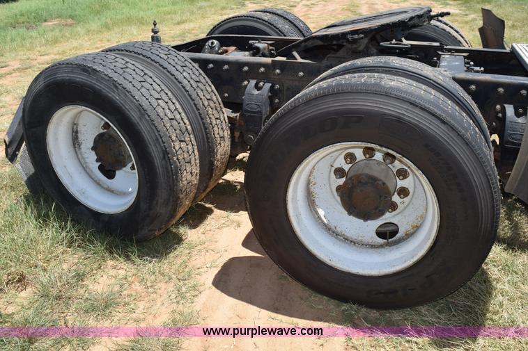 image for item K6130 2000 Peterbilt 377 semi truck