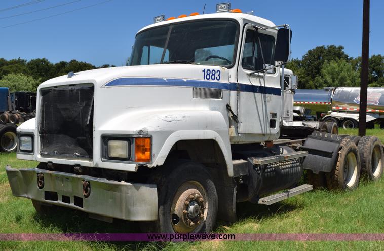 image for item K6131 1997 Mack CH613 semi truck