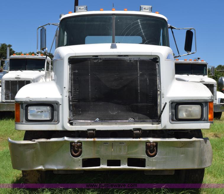 image for item K6131 1997 Mack CH613 semi truck