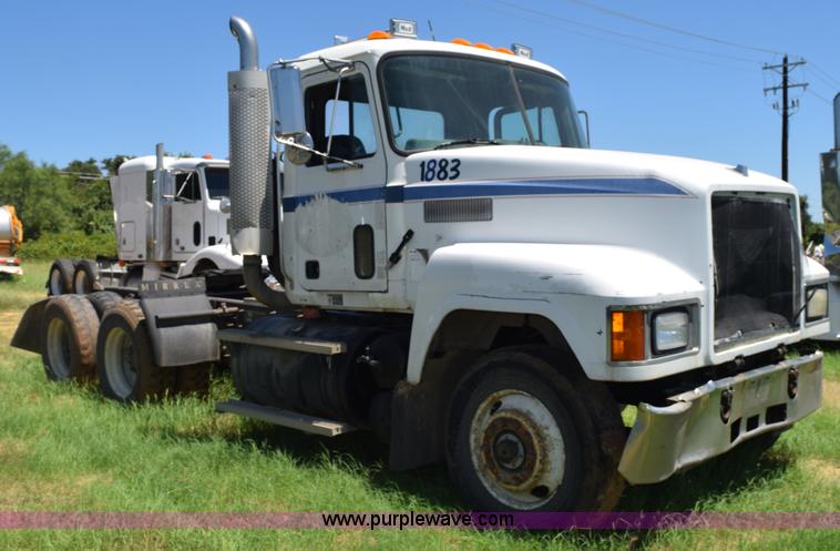 image for item K6131 1997 Mack CH613 semi truck