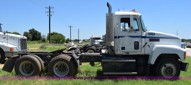 image for item K6131 1997 Mack CH613 semi truck