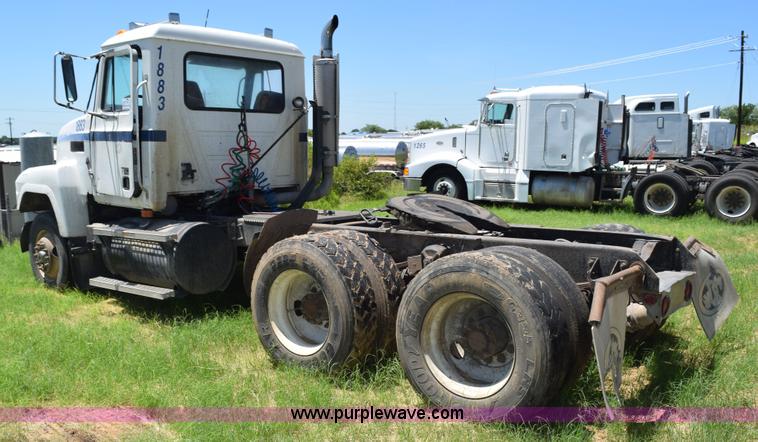 image for item K6131 1997 Mack CH613 semi truck