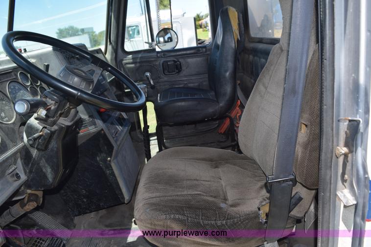 image for item K6131 1997 Mack CH613 semi truck