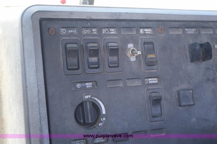 image for item K6131 1997 Mack CH613 semi truck