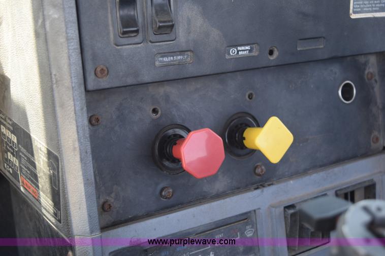 image for item K6131 1997 Mack CH613 semi truck