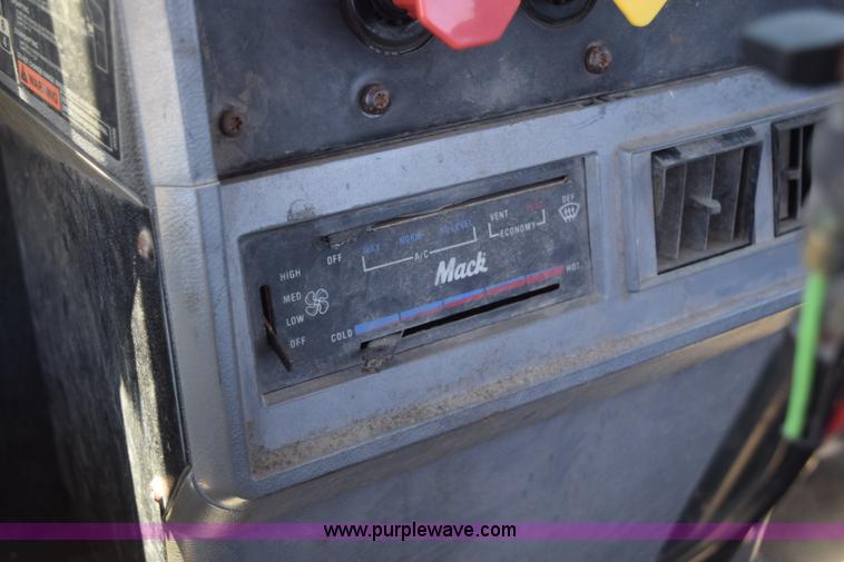 image for item K6131 1997 Mack CH613 semi truck