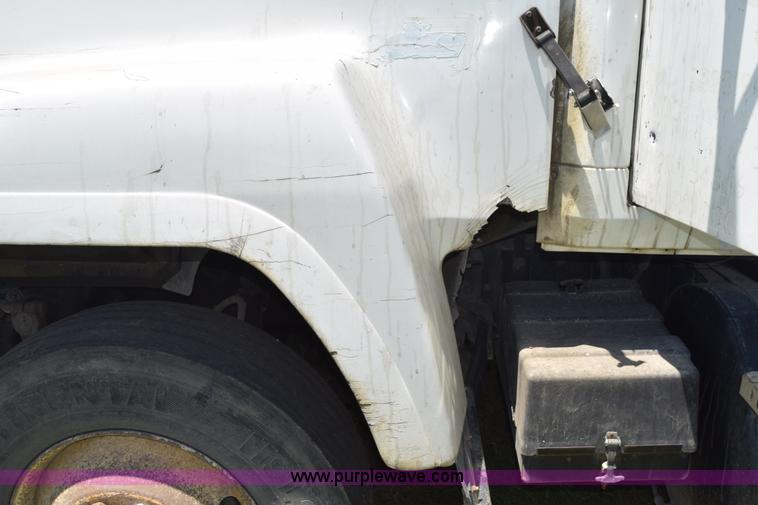 image for item K6131 1997 Mack CH613 semi truck