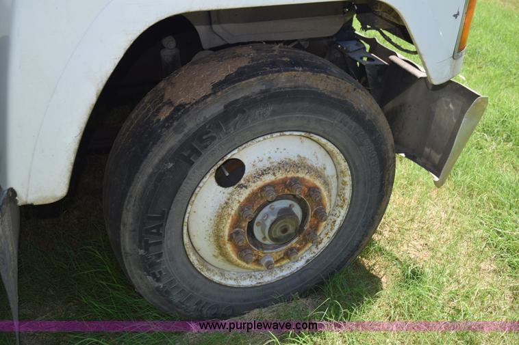 image for item K6131 1997 Mack CH613 semi truck