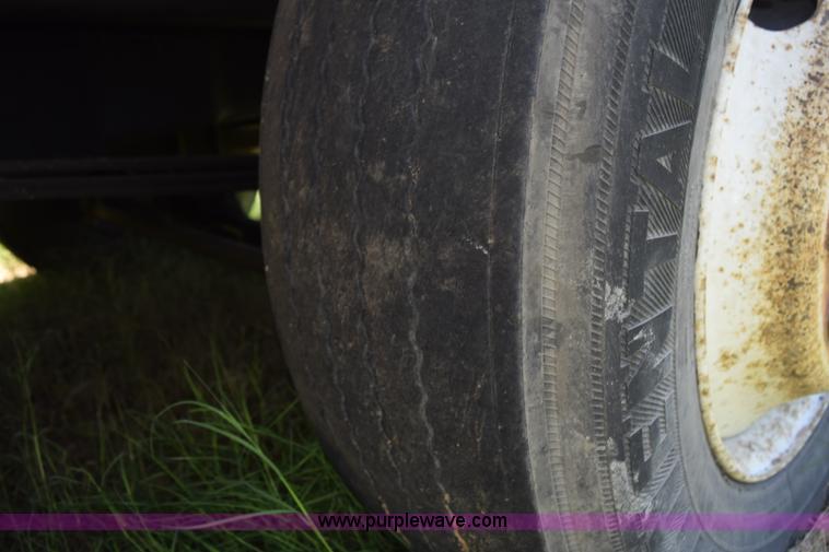 image for item K6131 1997 Mack CH613 semi truck