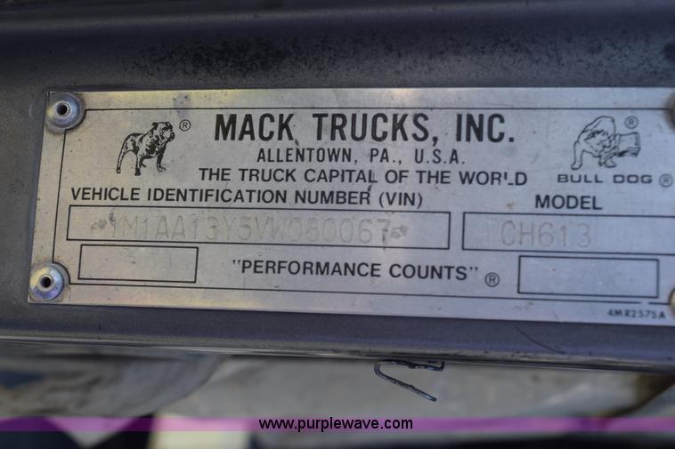 image for item K6131 1997 Mack CH613 semi truck