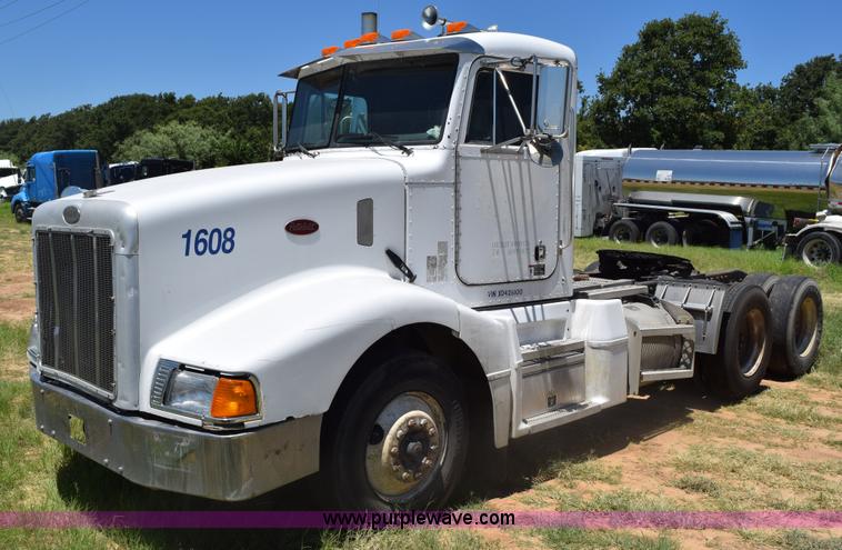 image for item K6132 1999 Peterbilt 377 semi truck
