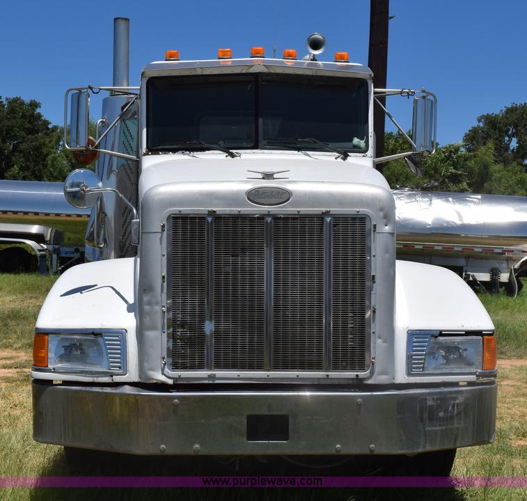 image for item K6132 1999 Peterbilt 377 semi truck