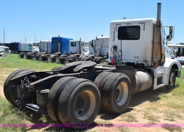 image for item K6132 1999 Peterbilt 377 semi truck