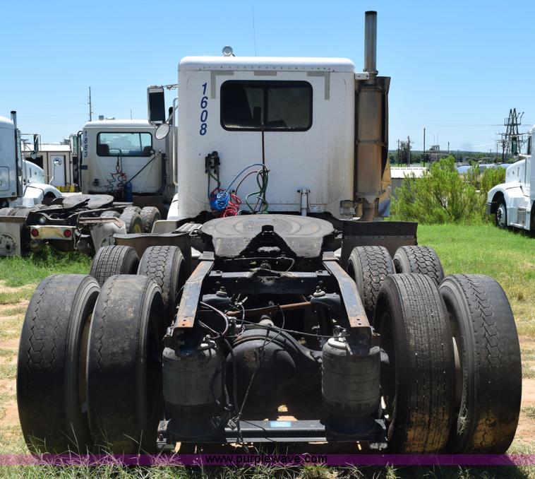 image for item K6132 1999 Peterbilt 377 semi truck