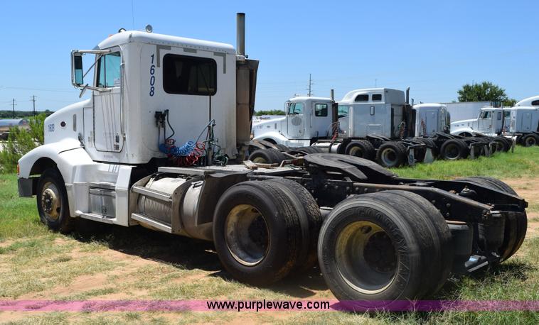 image for item K6132 1999 Peterbilt 377 semi truck