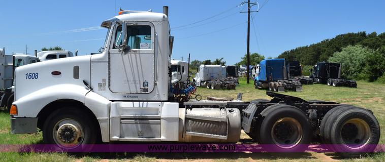 image for item K6132 1999 Peterbilt 377 semi truck