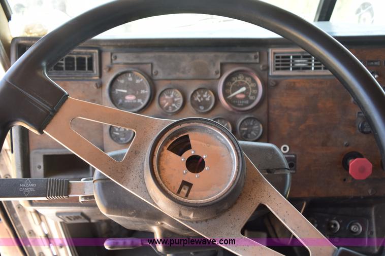 image for item K6132 1999 Peterbilt 377 semi truck