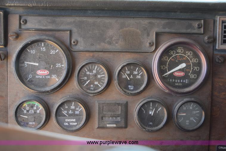 image for item K6132 1999 Peterbilt 377 semi truck