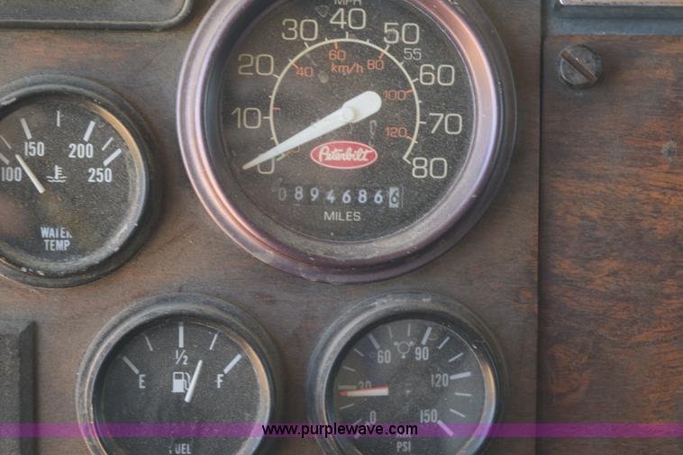 image for item K6132 1999 Peterbilt 377 semi truck