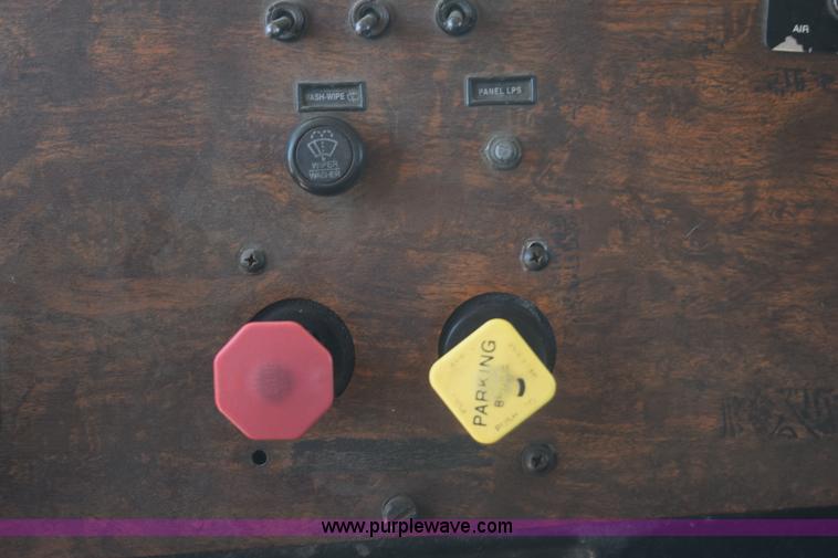 image for item K6132 1999 Peterbilt 377 semi truck