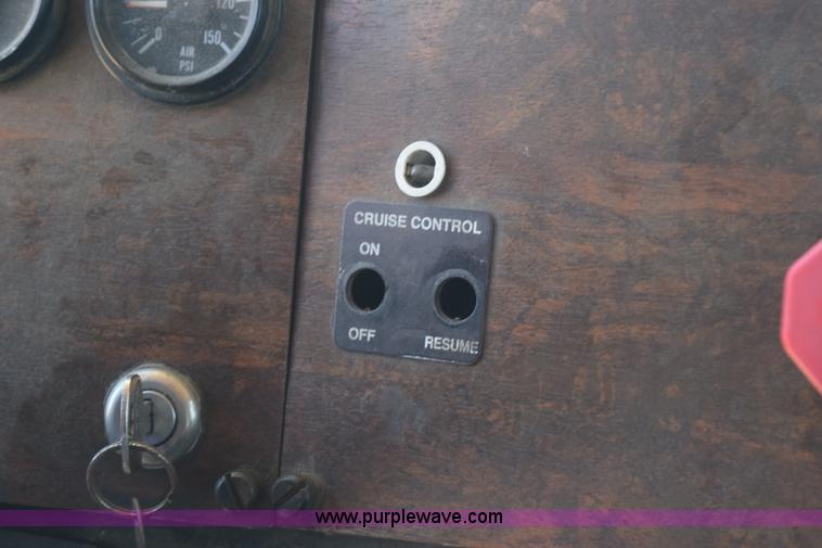 image for item K6132 1999 Peterbilt 377 semi truck