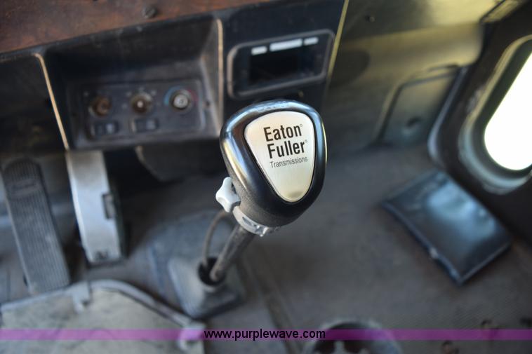 image for item K6132 1999 Peterbilt 377 semi truck