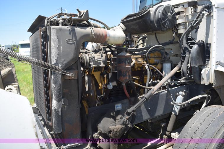 image for item K6132 1999 Peterbilt 377 semi truck