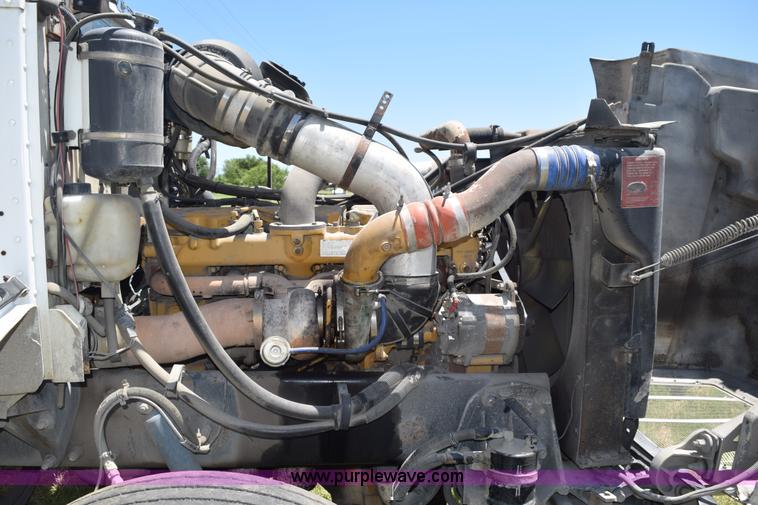 image for item K6132 1999 Peterbilt 377 semi truck