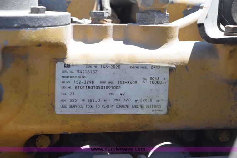 image for item K6132 1999 Peterbilt 377 semi truck