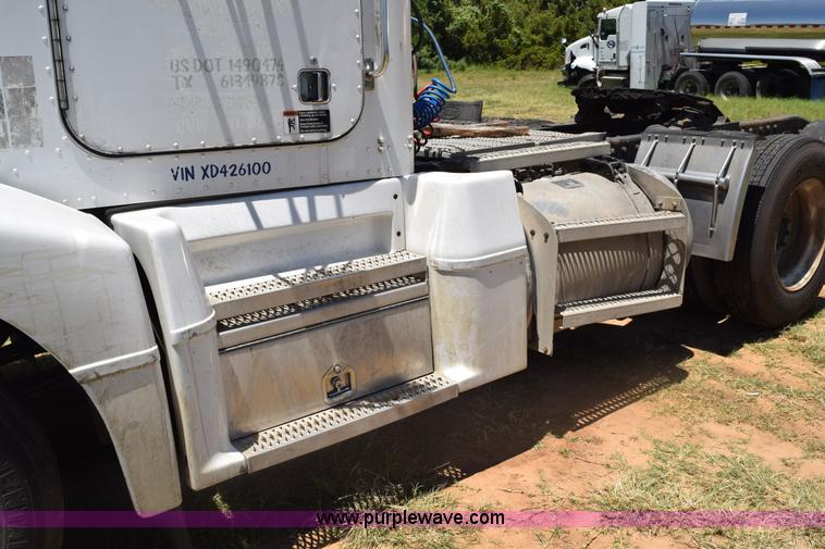 image for item K6132 1999 Peterbilt 377 semi truck