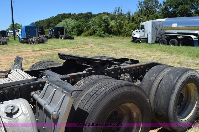 image for item K6132 1999 Peterbilt 377 semi truck