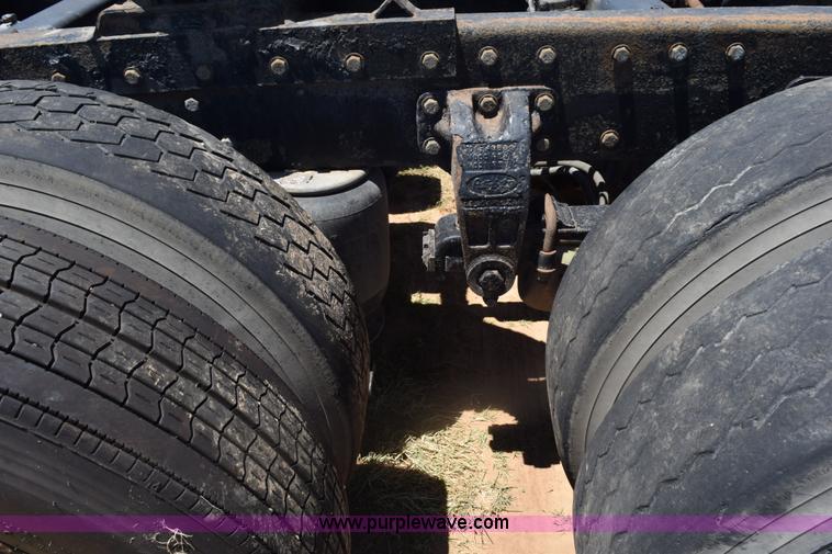 image for item K6132 1999 Peterbilt 377 semi truck