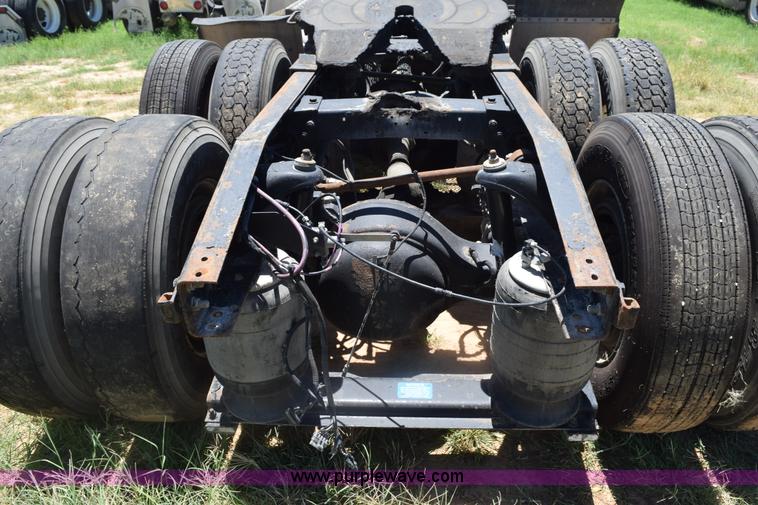 image for item K6132 1999 Peterbilt 377 semi truck