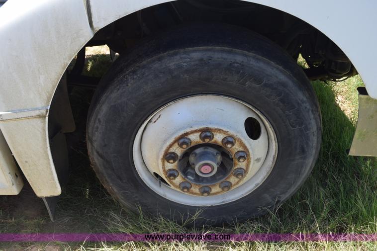 image for item K6132 1999 Peterbilt 377 semi truck