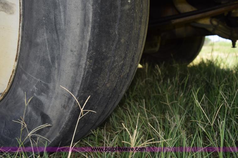 image for item K6132 1999 Peterbilt 377 semi truck