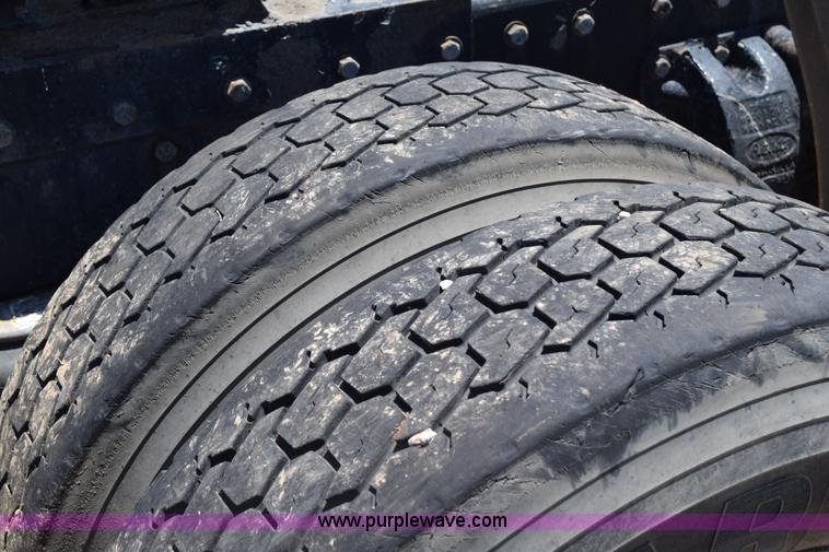 image for item K6132 1999 Peterbilt 377 semi truck