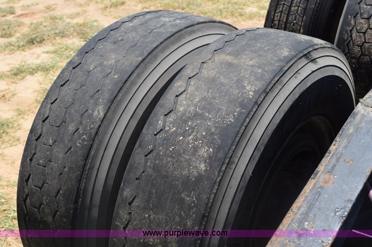 image for item K6132 1999 Peterbilt 377 semi truck