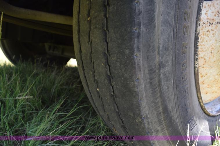 image for item K6132 1999 Peterbilt 377 semi truck