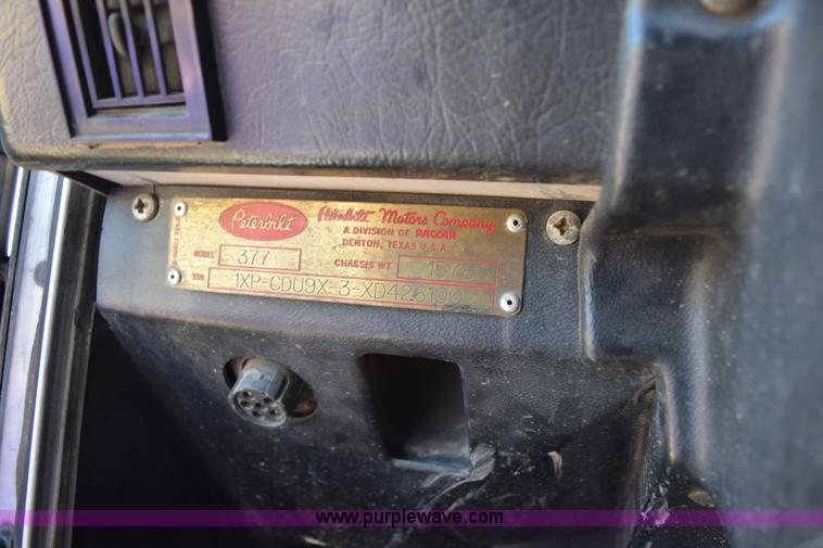 image for item K6132 1999 Peterbilt 377 semi truck