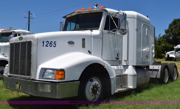 image for item K6133 2000 Peterbilt 377 semi truck