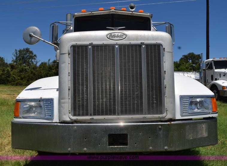 image for item K6133 2000 Peterbilt 377 semi truck