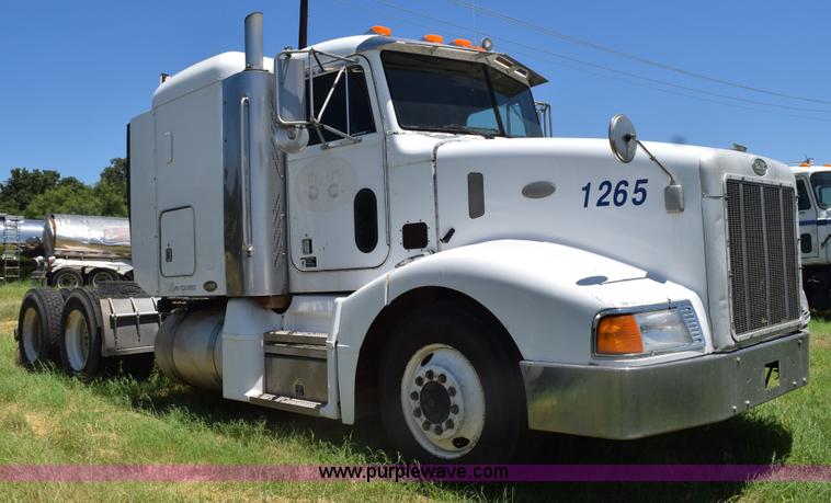 image for item K6133 2000 Peterbilt 377 semi truck