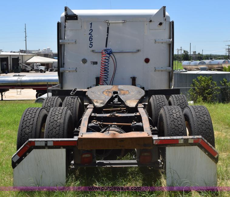 image for item K6133 2000 Peterbilt 377 semi truck
